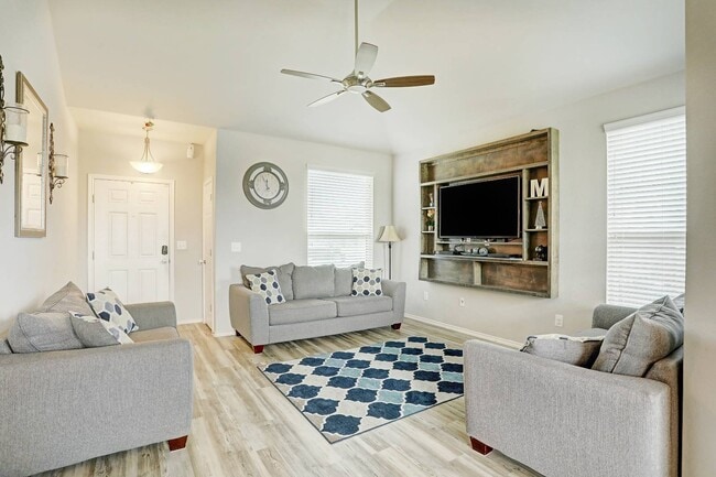 Photo - 5687 Heron Dr