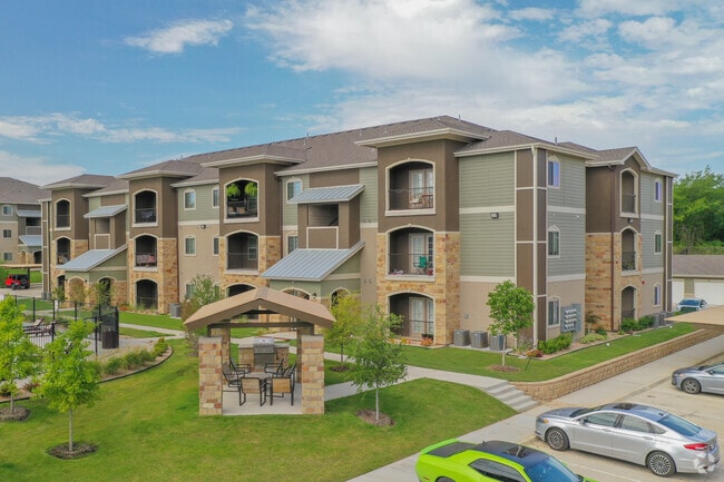 Lone Oak Apartments (Old)
