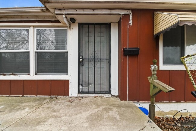 Photo - $1050 Charming 2 Bed Home