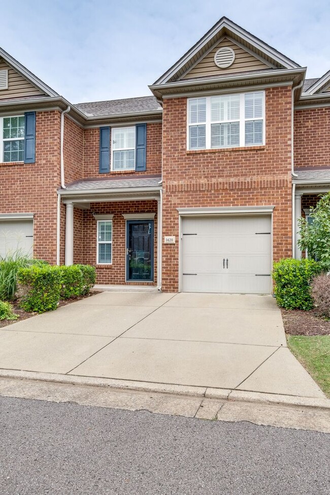 3 Bed 2.5 Bath Gorgeous Townhome, Availabl... - 3 Bed 2.5 Bath Gorgeous Townhome, Availabl...