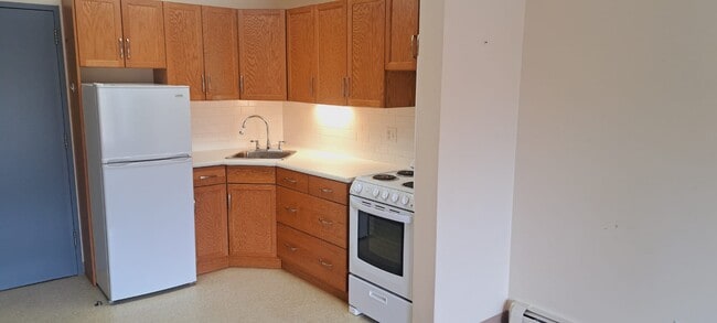 Building Photo - 13516-102 102 St NW Unit 307