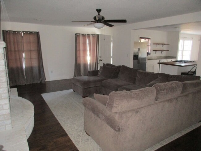 Photo - Beautiful 4/3 House for Rent in Lampasas, TX