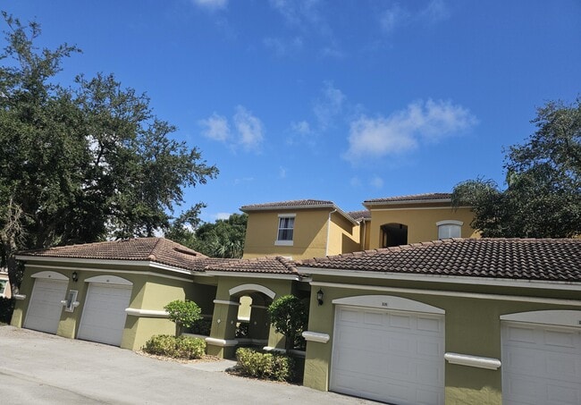 Photo - 5050 Fairways Cir Unit 301