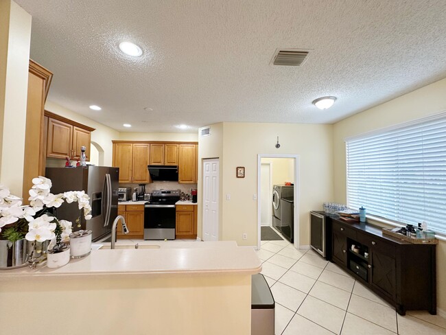 Photo - 5152 Woodfield Way