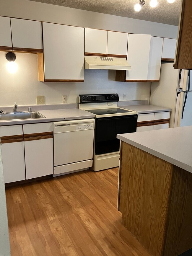 Building Photo - 803 Roundhouse Addn