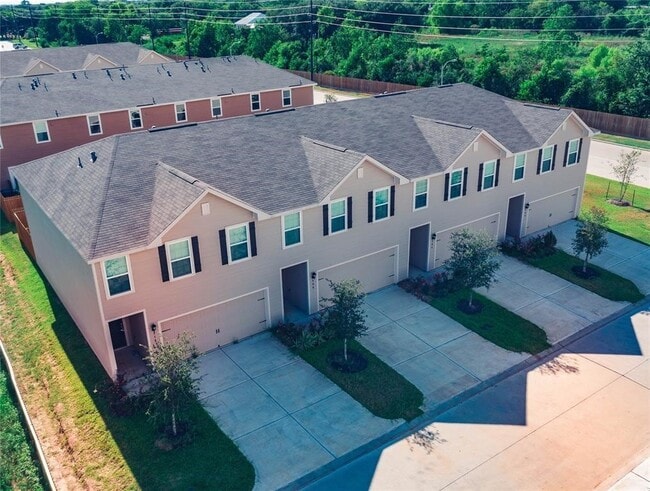 Building Photo - 208 Autumn Berry Ln