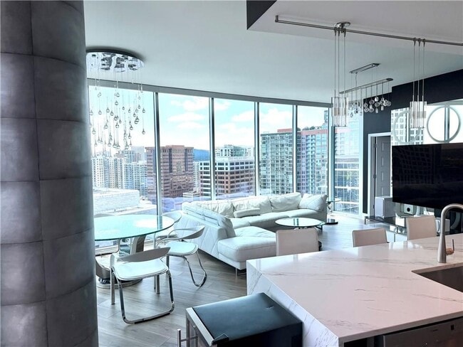 Photo - 1080 Peachtree St NE Unidad 2110