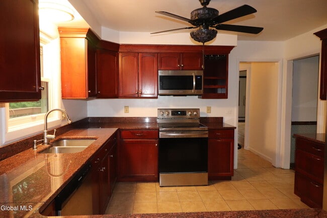 Photo - 8 Sweet Brier Dr