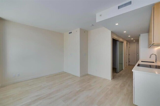 Photo - 13318-13104 104 Ave Unit 2506