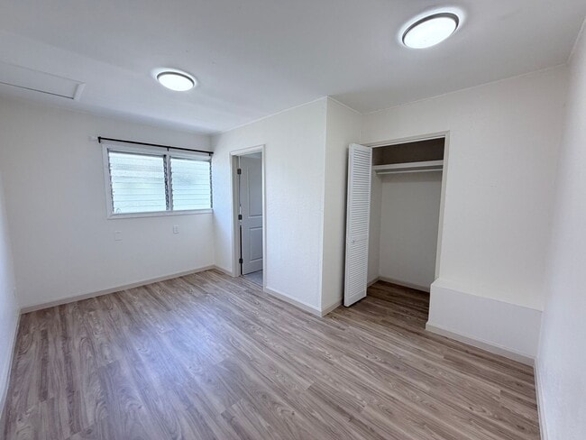 Photo - 2210 N School St Unit 2 Bedroom US