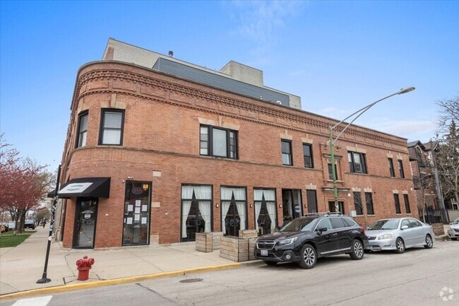Building Photo - 2700 W Chicago Ave Unit 2R Rental