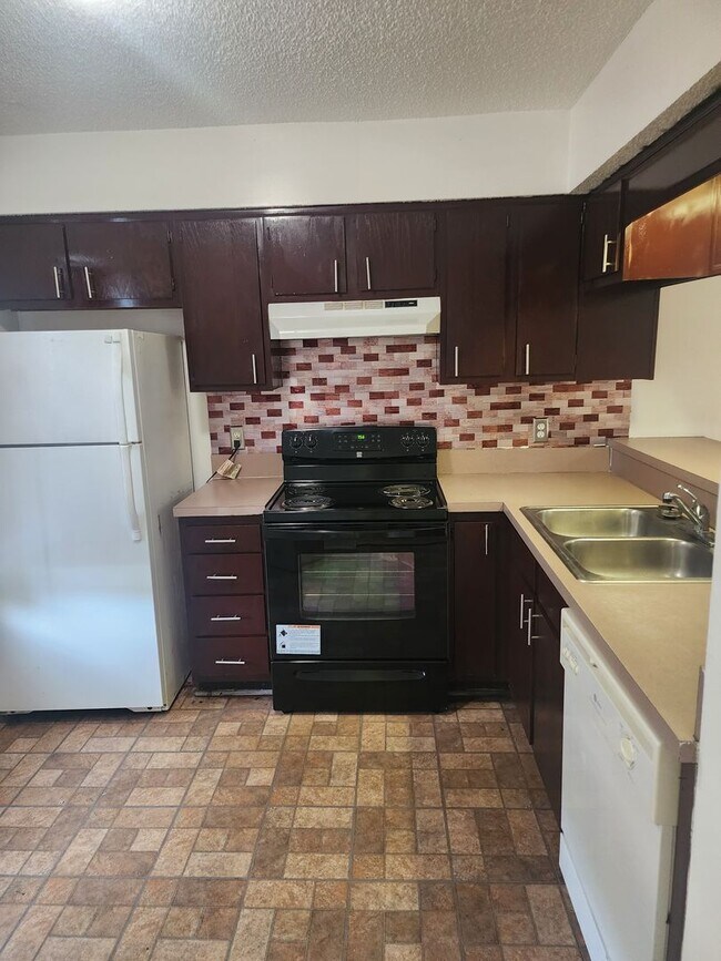 Photo - 4647 Barnes Rd S