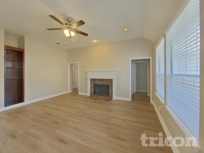 Photo - 807 Water View