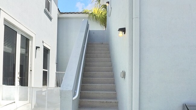 Building Photo - 9204 SW 170th Ct Unit Studio Rental