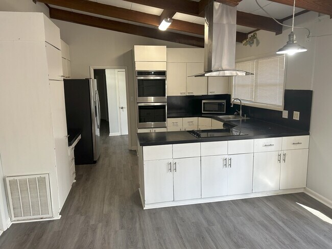 Photo - 1701 Mountainbrrok Drive