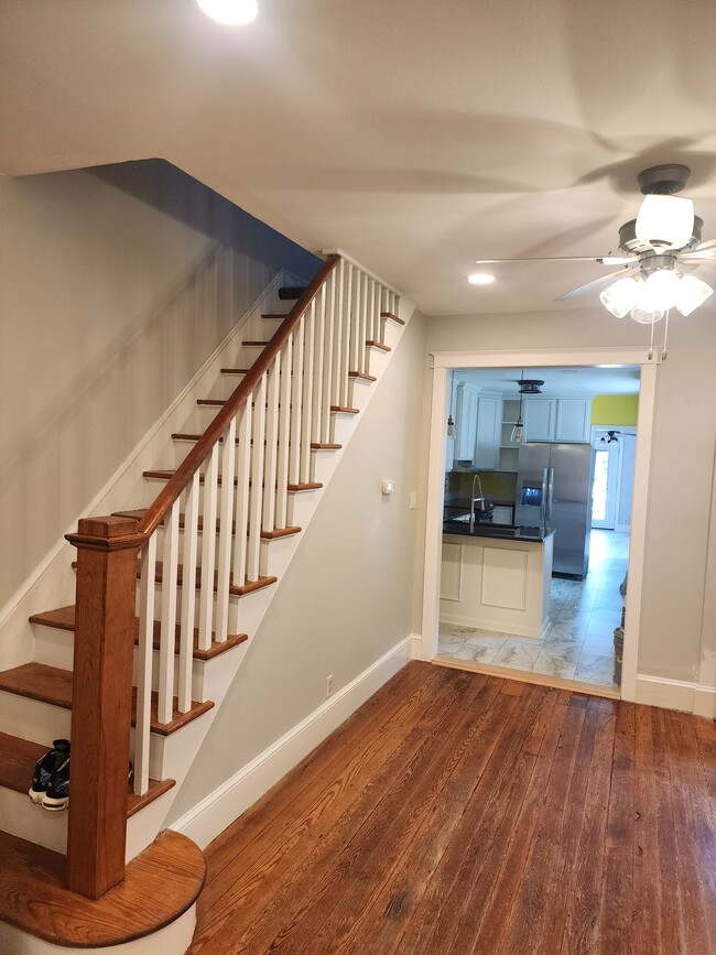 Photo - 149 E 2nd St