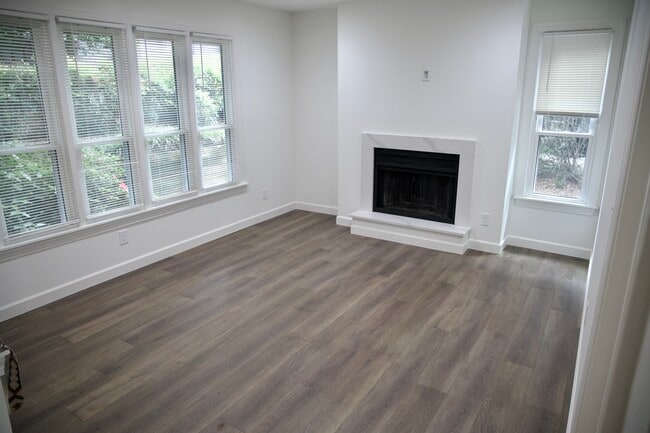 Photo - 601 Queens Rd Condo Unit D