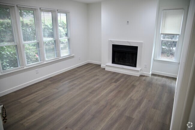 Building Photo - 601 Queens Rd Unit D Rental