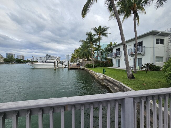 Building Photo - 6905 Bay Dr Unit 16