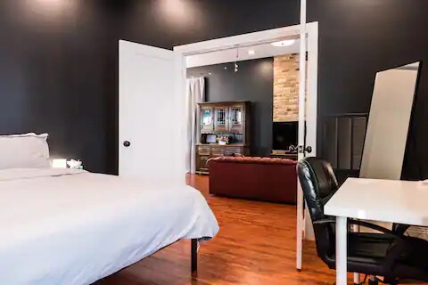 Photo - 777 Simpson Ave