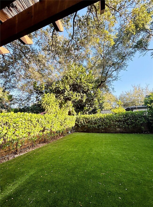 Photo - 330 NE 88th St