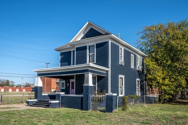 Photo - 128 A St NW Unit #2 Upstairs