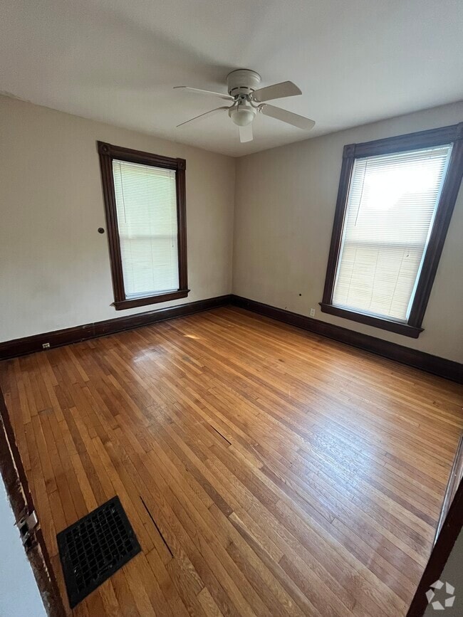 Building Photo - 5908 Cary Ave Unit 5908 Cary ave Cincinnati Rental
