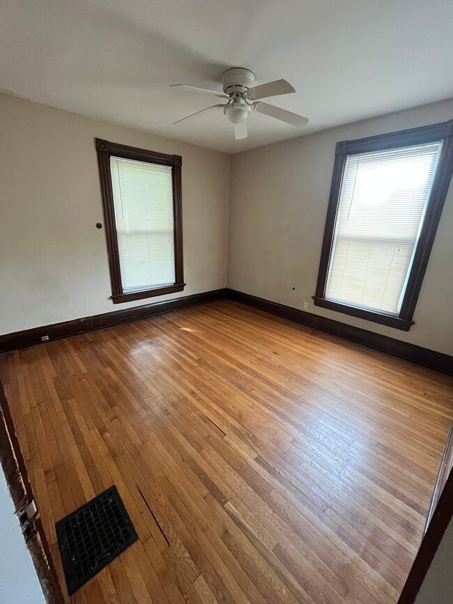 Building Photo - 5908 Cary Ave Unit 5908 Cary ave Cincinnati Rental