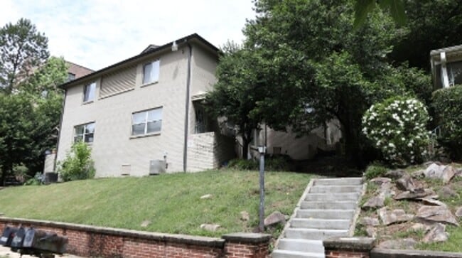 Building Photo - 1008 Broadway St Unit B