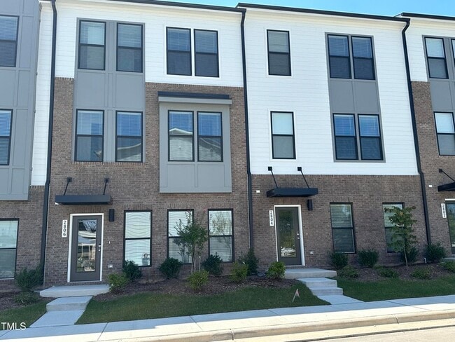 Photo - 2806 Kempthorne Rd