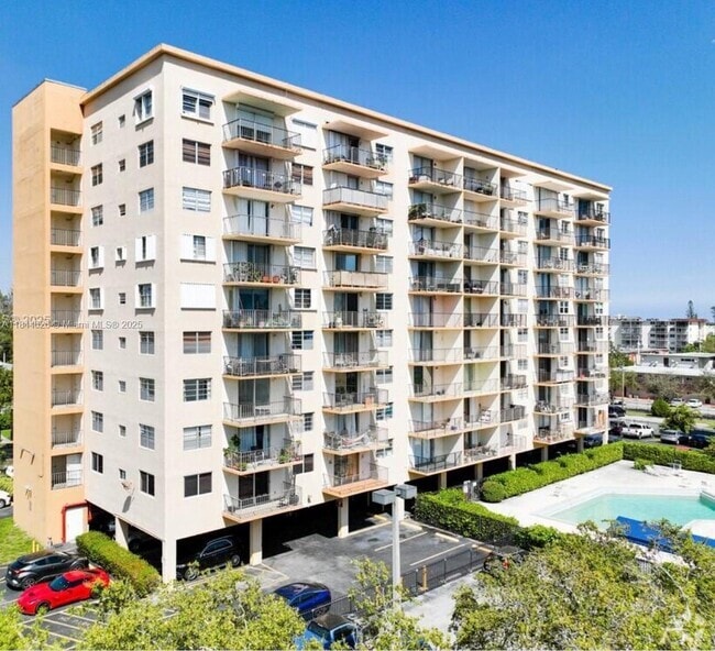 Building Photo - 1470 NE 125th Terrace Unit 605 Rental