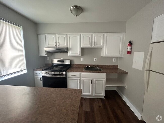 Building Photo - Affordable 2-Bedroom Apartment in Southwes... Unit 302