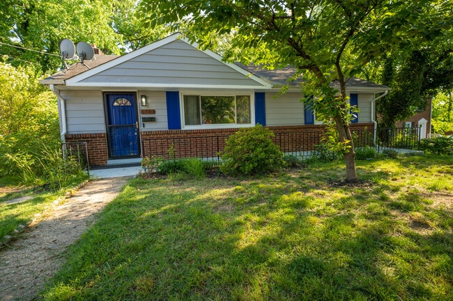 Building Photo - 5703 Kennedy St Unit A