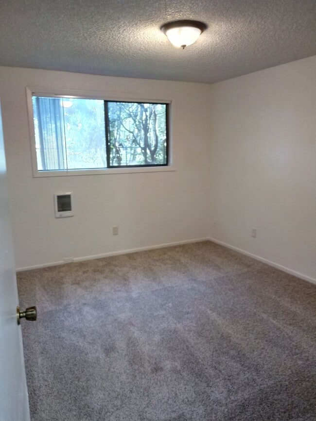 Photo - Spacious Two Bedroom, One Bathroom Unit 3958