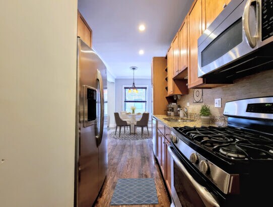 Photo - 740 W Addison St