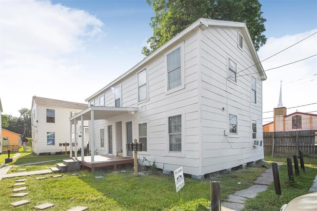 Photo - 1911 Benson St