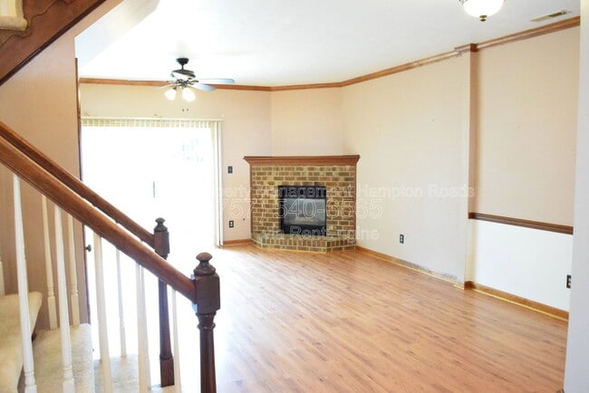 Photo - 310 Cobb Island Ct
