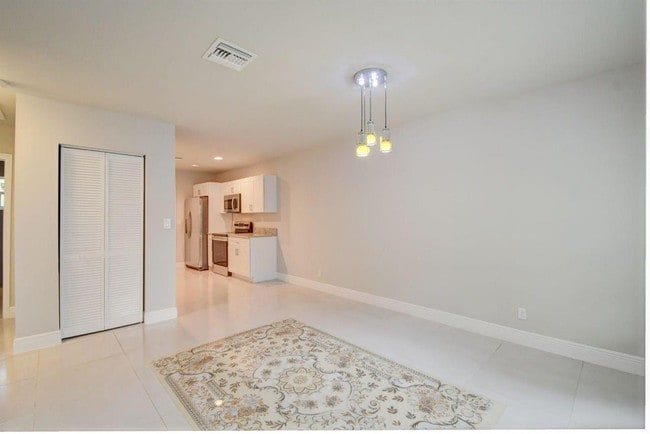 Building Photo - 2201 NE 3rd Ave Unit 2201 Rental
