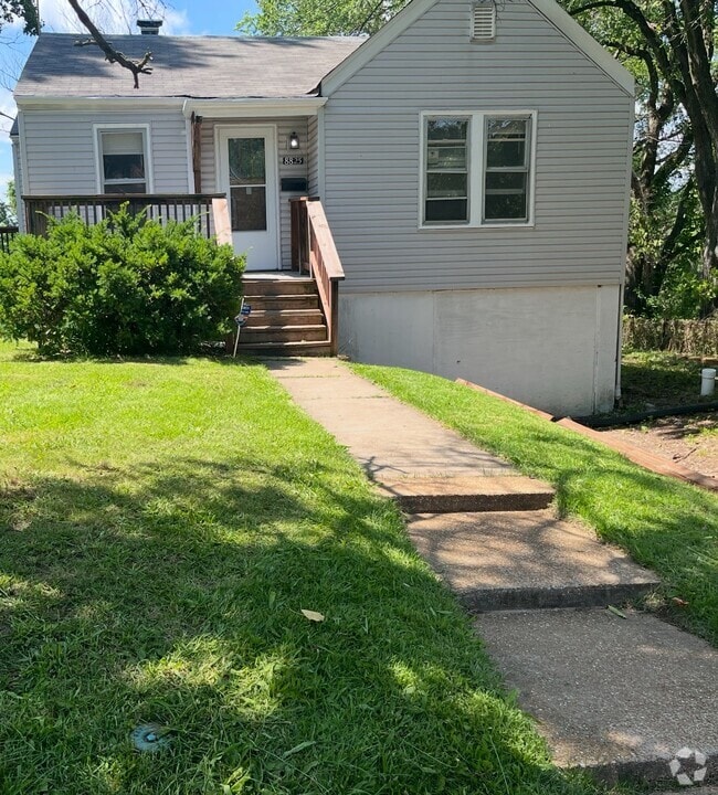 Building Photo - 8825 Tyrell Dr Rental
