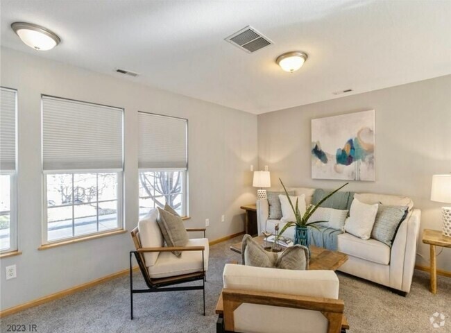 Building Photo - 15220 Greenbelt Dr Rental