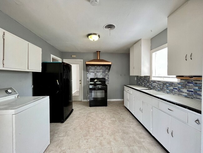 703 W Olmos Dr