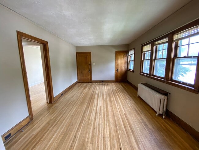 Photo - 908 E 4th St Unit 2