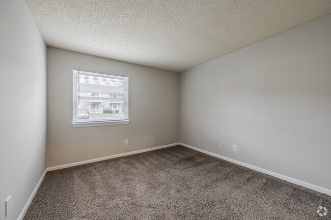 2BR, 2BA - 911SF - Bedroom 2