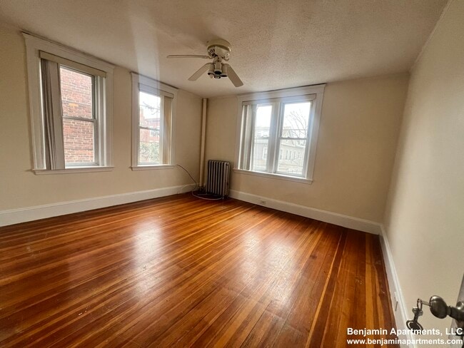 Photo - 15 Barrows St