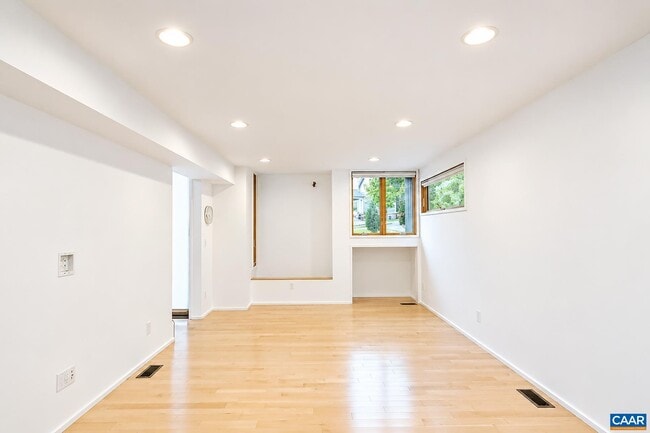 137 Baylor Ln