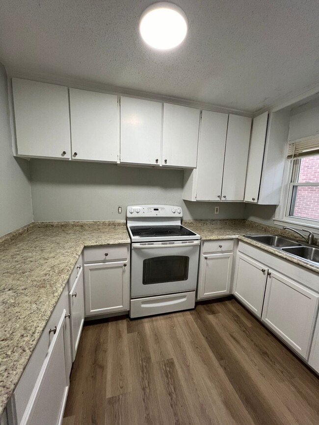 Photo - 20237 Glastonbury Rd