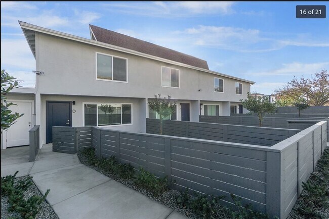 Building Photo - 1024 Mission Dr Unit B