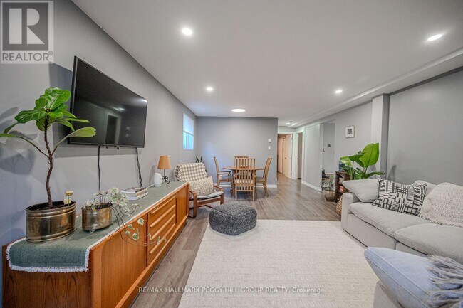 Photo - 63 Gunn St Unit Lower