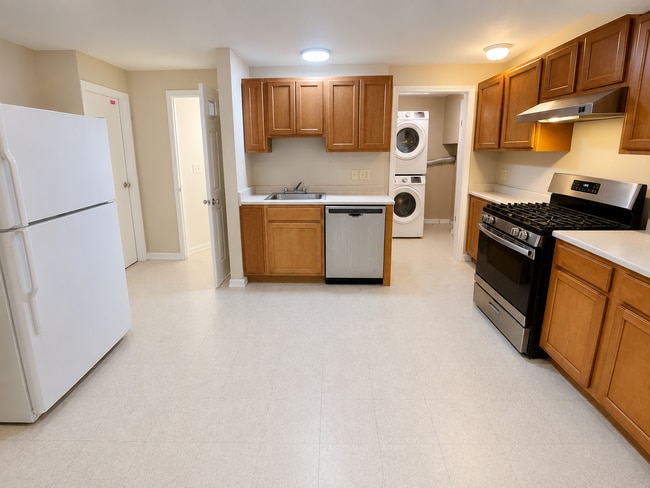 Building Photo - 40 Colchester Ave Unit 2