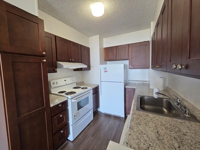 Building Photo - 2 bed, 2 bath, 1 parking Available for Rent in Salt Lake